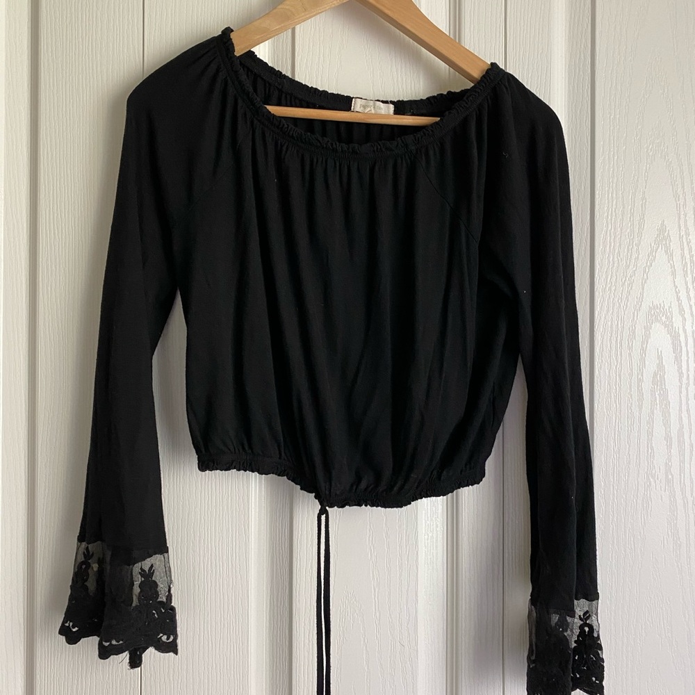 Long sleeved crop top with lace